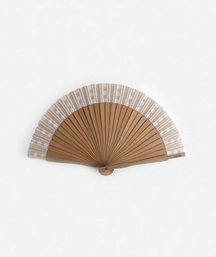 리움 손수건 부채 세트 Leeum Handkerchief And Folding Fan Set (나전 떡살무늬 손수건 부채세트)