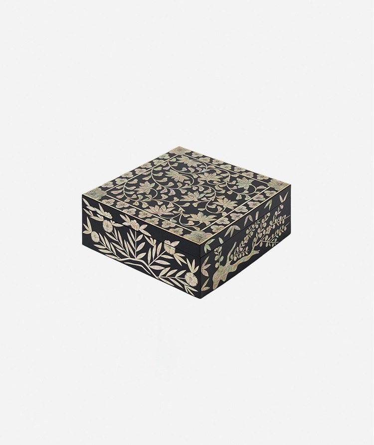 모란 매화 대나무문 보석함 Jewelry Box with Design of Peony, Plum and Bamboo Inlaid in Mother-of-Pearl