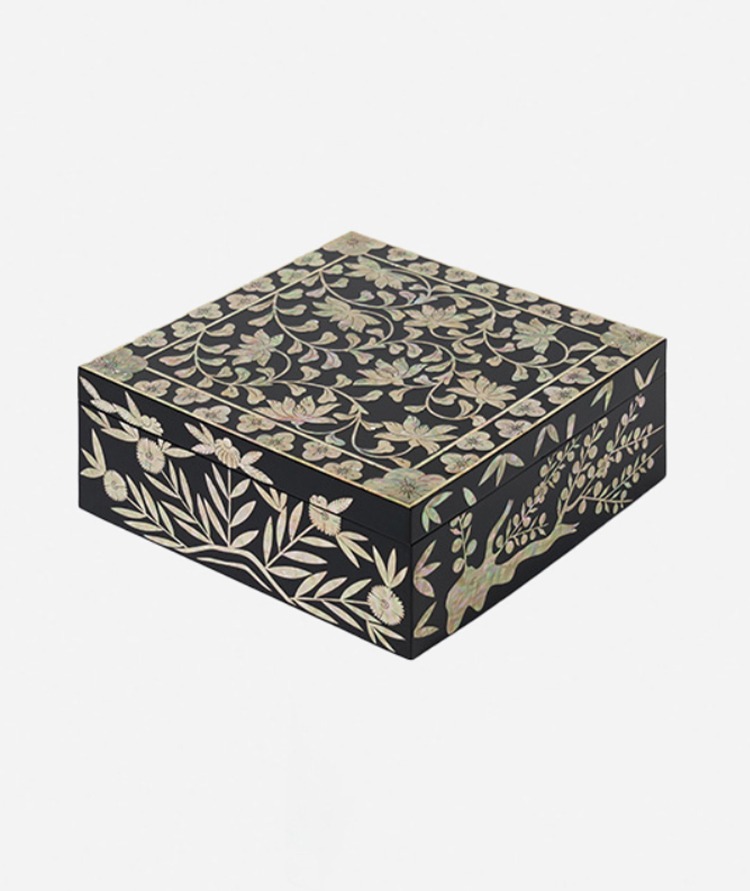 모란 매화 대나무문 보석함 Jewelry Box with Design of Peony, Plum and Bamboo Inlaid in Mother-of-Pearl